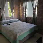 Quarto Tipo Kit Net Na Parte Externa Da Casa